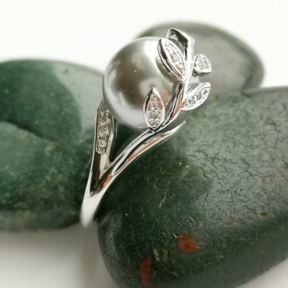 Nwt grey shell pearl cz cocktail ring vine design size 9